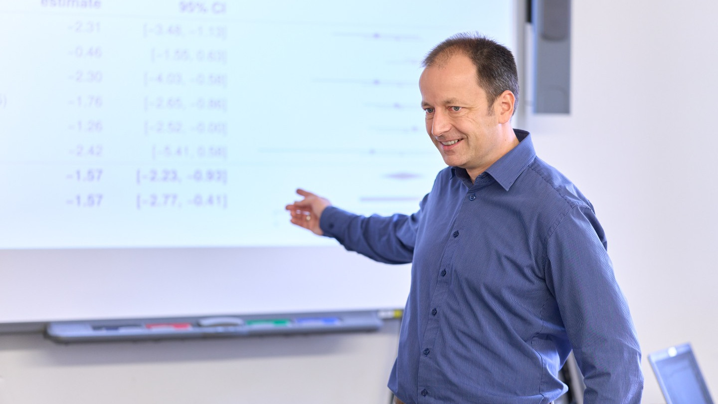 Dr. Christian Röver in front of blackboard